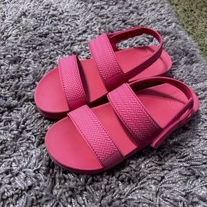 Kids Reef sandals- never worn